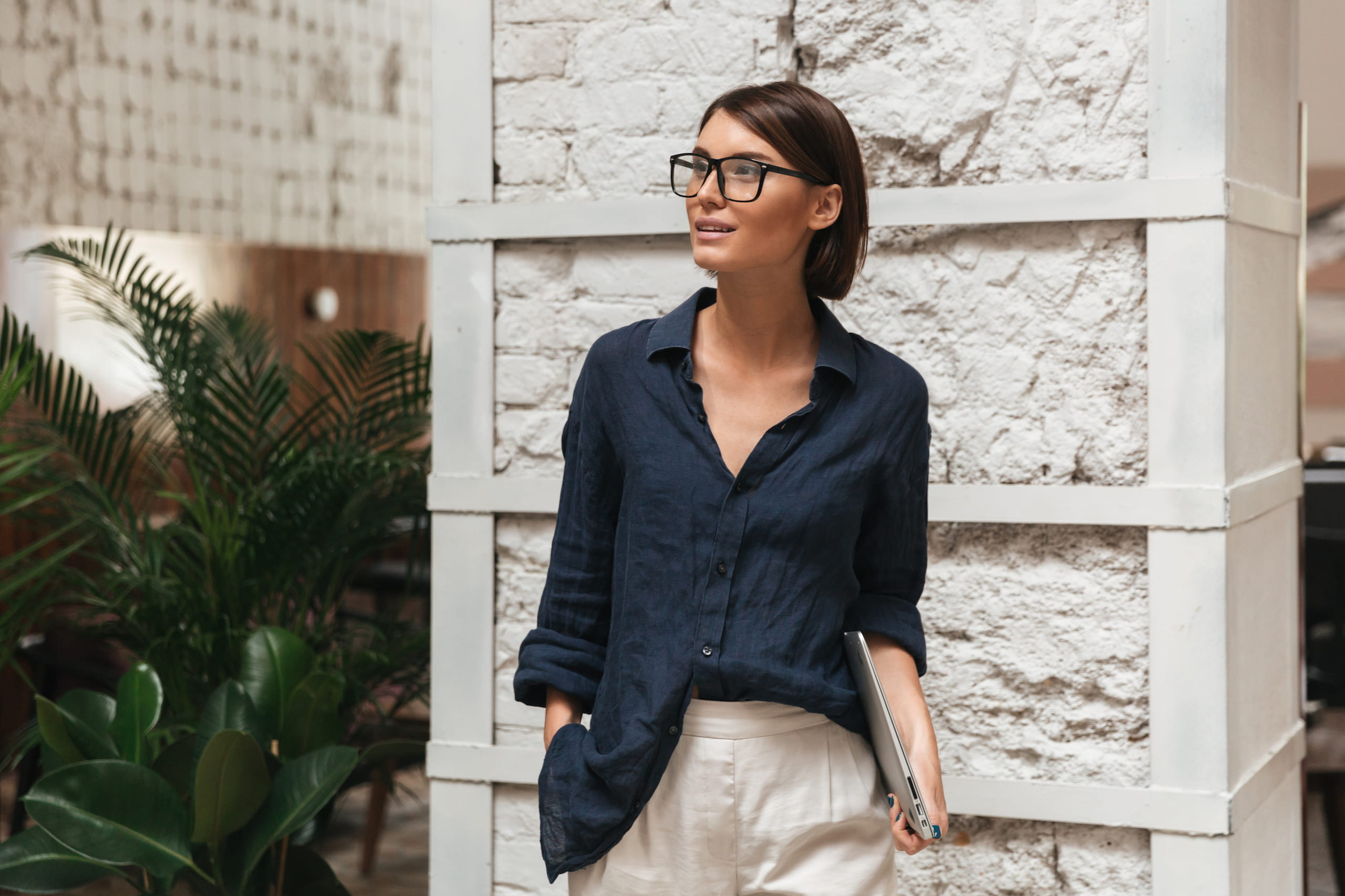 woman wearing eyeglasses